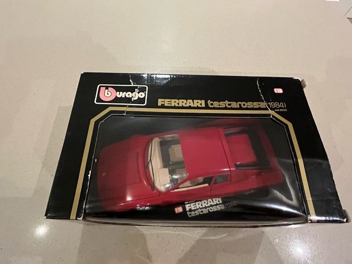 Ferrari Testarossa 1/18 Burago