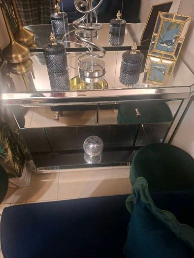 Mirrored livingroom furniture