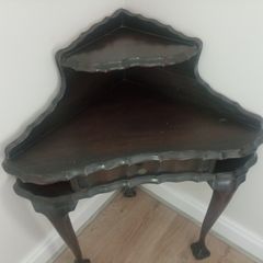 Corner table