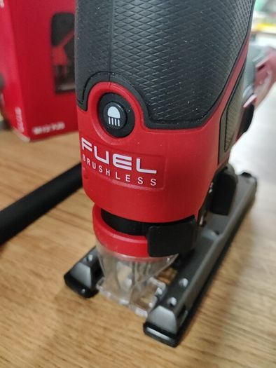 Milwaukee Jigsaw M12 FJS with 2A battery