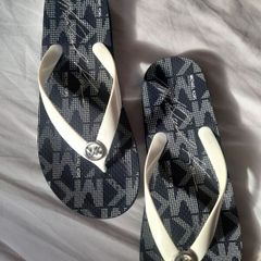 ladies flip flops Michael korrs size 4