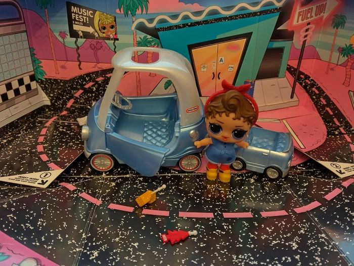 Lol Playset with Car