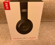 Beats Studio3 Wireless Over-Ear Headphones Matte Black (needs new earpads)