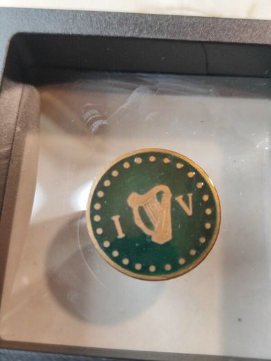 Irish volunteers cap badge