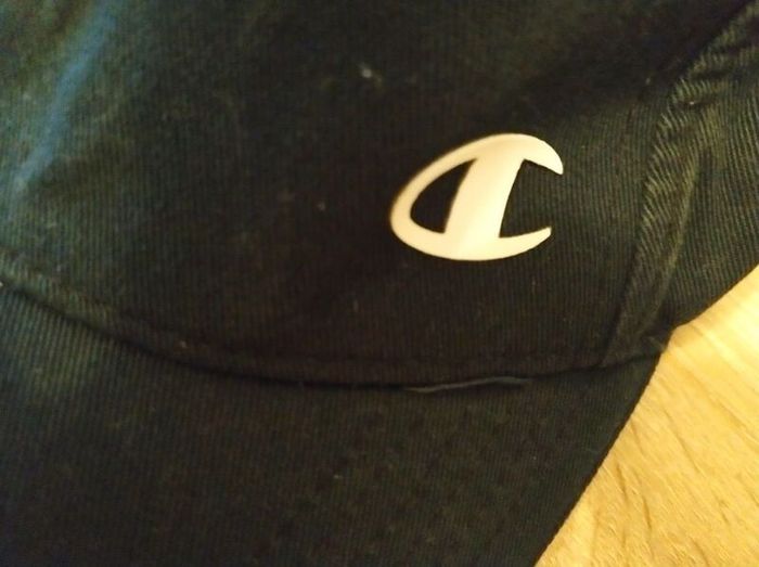 2 men's caps
