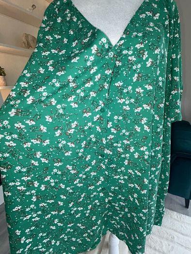 Ladies Green & White Short Sleeved Top from In extenso Size: UK 26 / EU 54