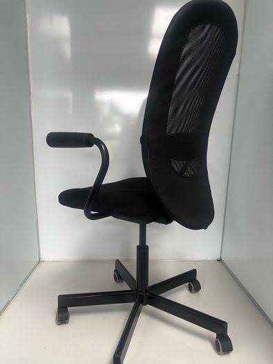 Black office chair