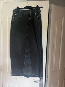 Never worn H&M black denim midi skirt