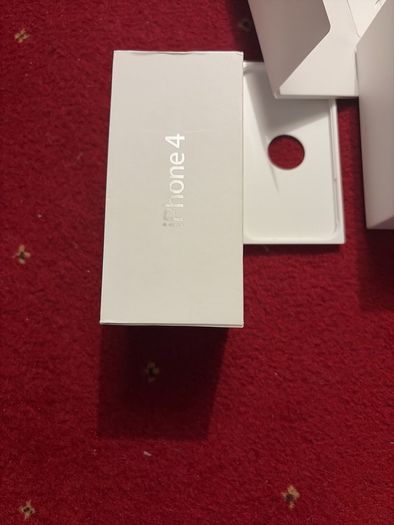 iphone 4 white box (EMPTY BOX ONLY)