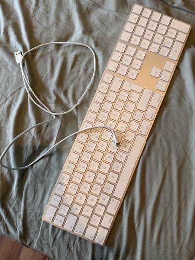 Apple Magic Keyboard with Numeric Keypad (Wireless)