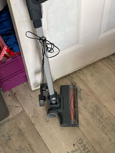 Cordless hoovers