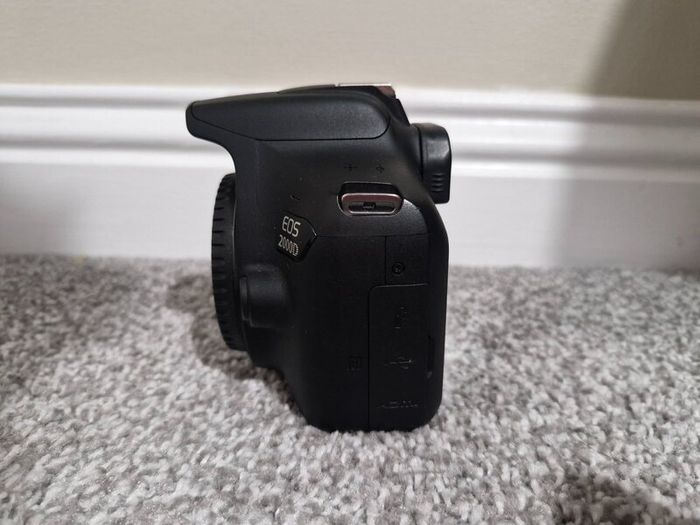 Canon Eos 2000d