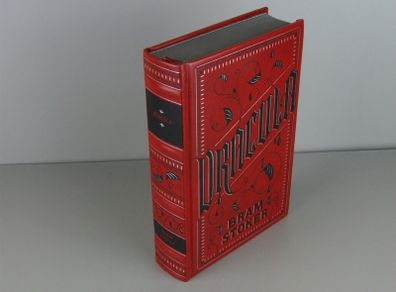 Dracula by Bram Stoker (Barnes & Noble Leatherbound Classics)