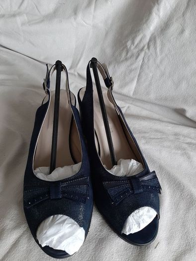 size 6 Fiorella navy wedge sandal