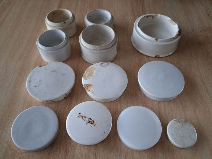 Lot of vintage lids and bases