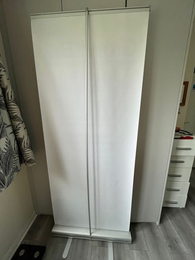 Pop up roller banner