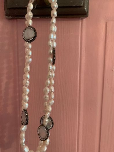 Long pearl necklace