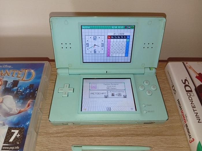 Nintendo Ds Lite Ice Blue With 4 Complete Games No Charger