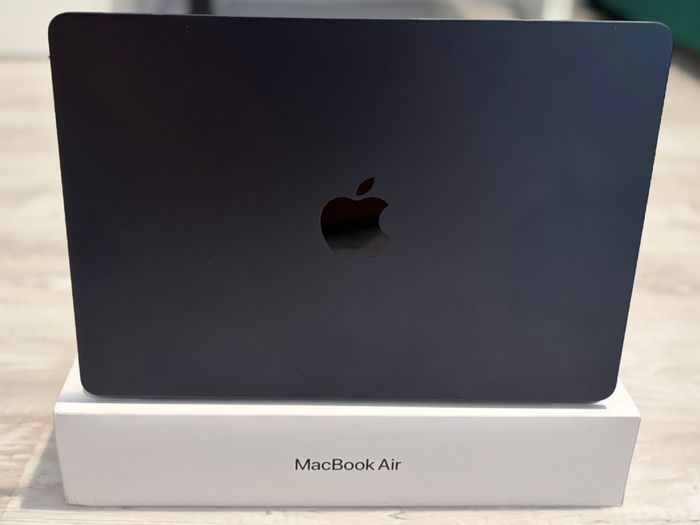 MacBook Air 13-inch M4, 16 GB, 512 GB, Midnight, 13 cycles