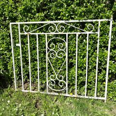 Driveway gates