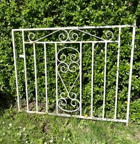 Driveway gates