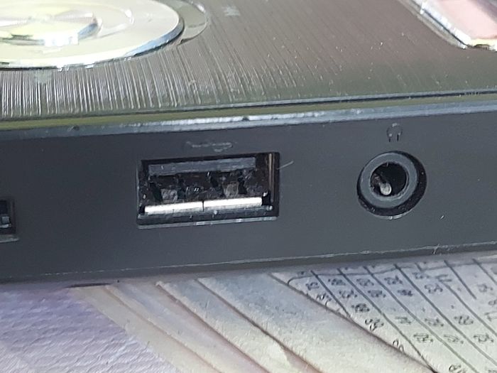 5 Portable DVD Players, all working, but no charges for them, all in very good condition