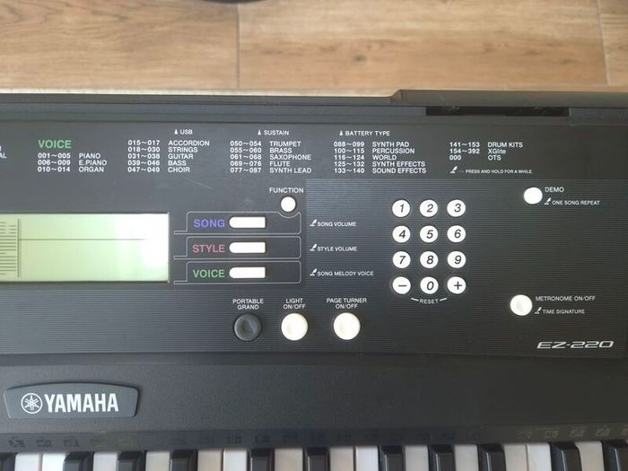 Yamaha EZ220 keyboard