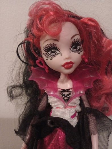 Draculaura 2008  first wave ghouls doll
