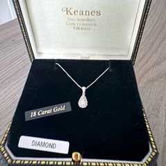 18 Carat White Gold Diamond Pendant Necklace