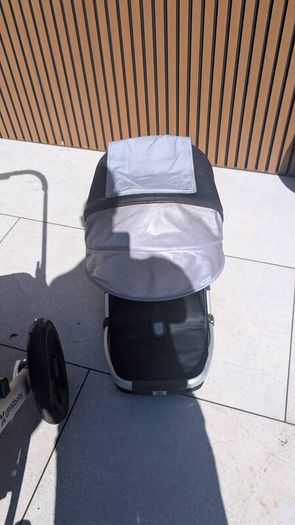 Travel system uppa baby vista, stroller, bassonet plus car seat and base