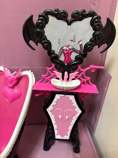 Monster High Doll Draculaura Powder Room Playset Furniture Set