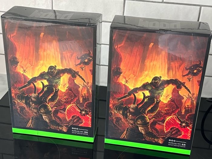 2 Doom Slayer glow in the dark Action Figures