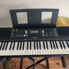 Yamaha electronic keyboard & stand