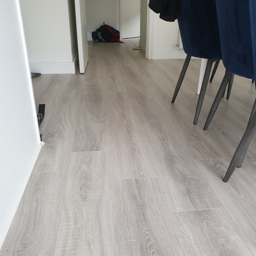 Laminate floor flooring  service