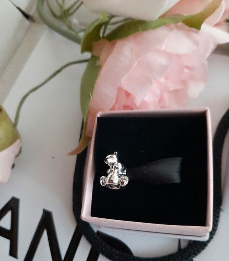 New pandora genuine hugging bears charm