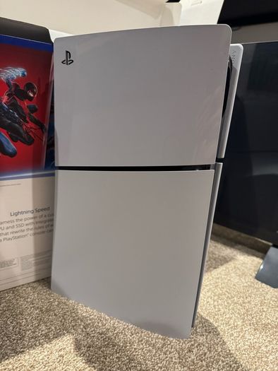 Sony PS5 Slim Disc drive 1TB 2 controllers