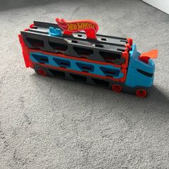 Hot Wheels City Speedway Hauler Playset