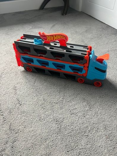 Hot Wheels City Speedway Hauler Playset
