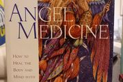 Angel Medicine: How To Heal The Body And Mind With The Help Of The Angels (doreen Virtue, Hardback) Spiritual Self-help