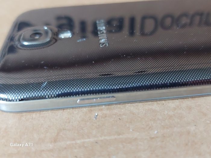 Samsung Galaxy S4, 16GB, Screen damaged near Bottom, but does not affect the touchscreen