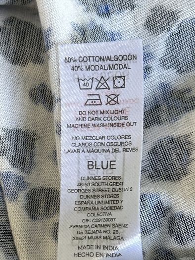 Ladies Blue & White Short Sleeved Top from Dunnes Stores. Size UK 24-26 / EU 52-54