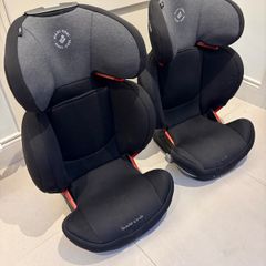2 x Maxi Cosi Car Seats