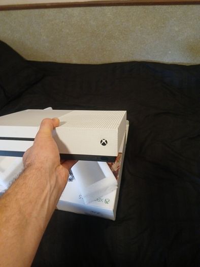 Xbox ONE S white in box 1TB