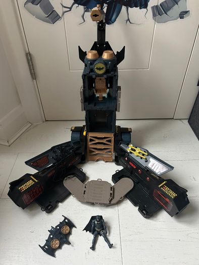 DC Batman Playset Ultimate Transforming Batmobile 2-in-1