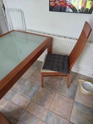 Kitchen table