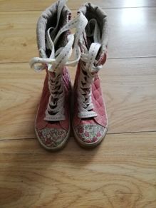Girls boots
