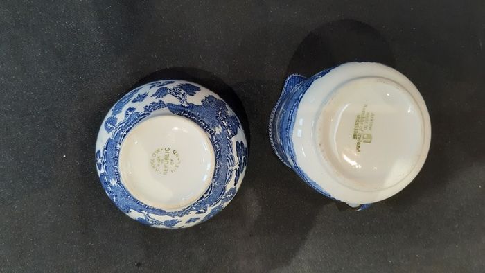 20 piece Arklow Pottery Blue Willow pattern tea set