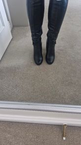 Knee boots