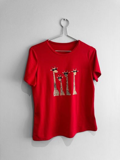 Pre Owned Red Giraffe Graphic T-Shirt