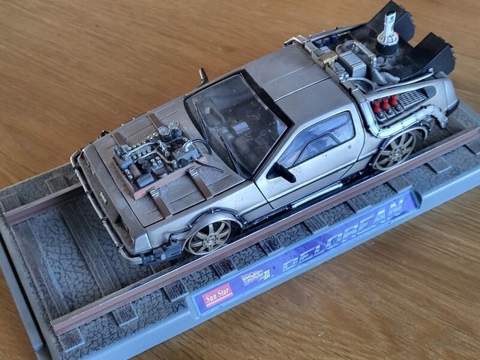 De Lorean die-cast metal model